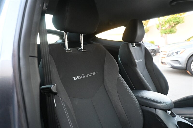 2017 Hyundai Veloster Value Edition R-Spec Turbo photo 41
