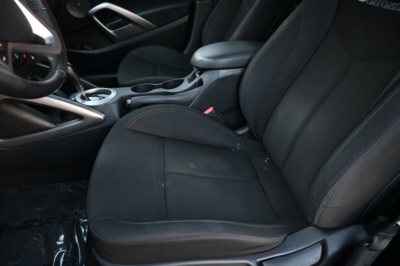 2017 Hyundai Veloster Value Edition R-Spec Turbo photo 17
