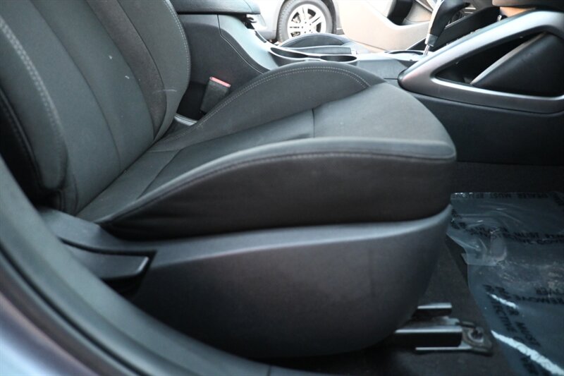 2017 Hyundai Veloster Value Edition R-Spec Turbo photo 40
