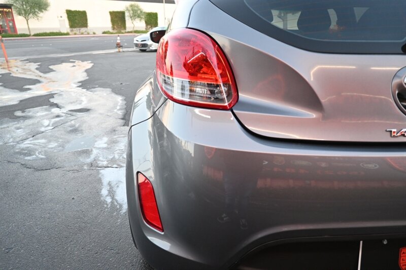 2017 Hyundai Veloster Value Edition R-Spec Turbo photo 7