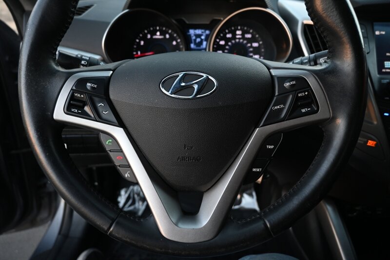 2017 Hyundai Veloster Value Edition R-Spec Turbo photo 20