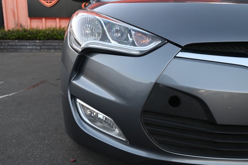 2017 Hyundai Veloster Value Edition R-Spec Turbo photo 3