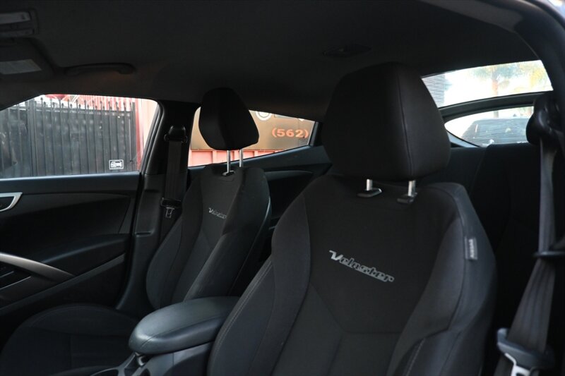 2017 Hyundai Veloster Value Edition R-Spec Turbo photo 15