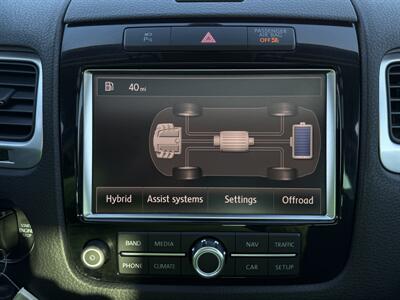 2012 Volkswagen Touareg Hybrid   - Photo 74 - Norwalk, CA 90650-2241