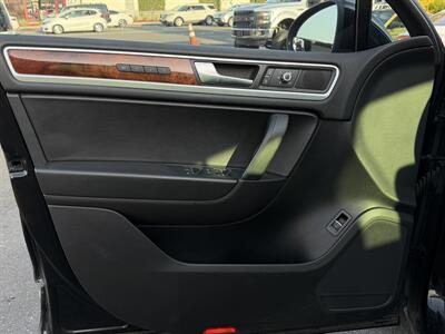 2012 Volkswagen Touareg Hybrid   - Photo 30 - Norwalk, CA 90650-2241