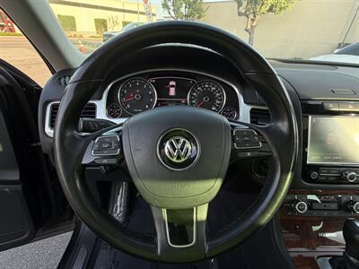 2012 Volkswagen Touareg Hybrid   - Photo 47 - Norwalk, CA 90650-2241