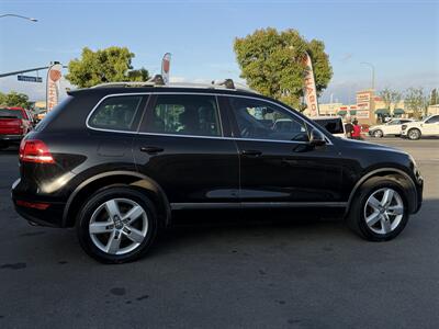 2012 Volkswagen Touareg Hybrid   - Photo 25 - Norwalk, CA 90650-2241