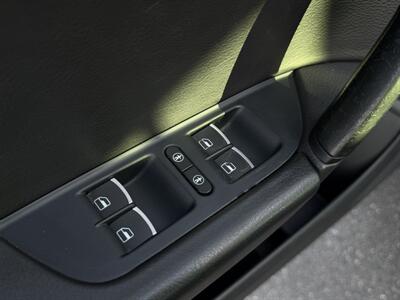 2012 Volkswagen Touareg Hybrid   - Photo 38 - Norwalk, CA 90650-2241