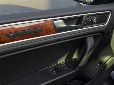 2012 Volkswagen Touareg Hybrid   - Photo 35 - Norwalk, CA 90650-2241