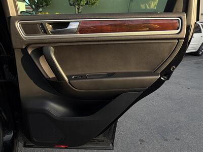 2012 Volkswagen Touareg Hybrid   - Photo 57 - Norwalk, CA 90650-2241