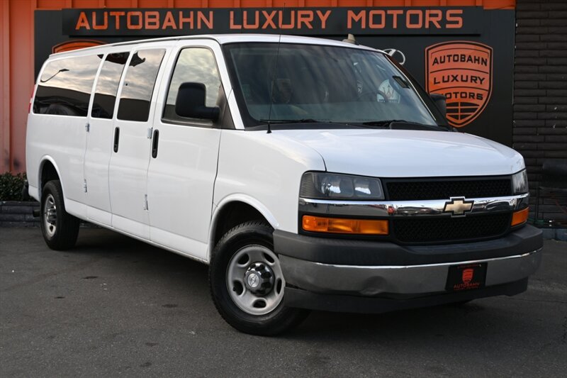 2017 Chevrolet Express Passenger LS's photo