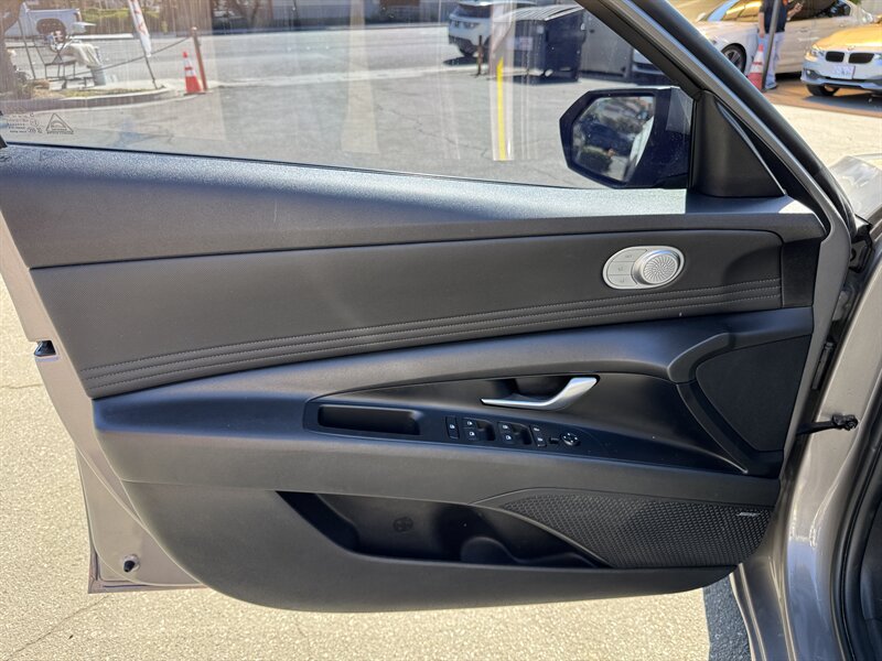 2022 Hyundai ELANTRA Hybrid Limited - Photo 19 - Norwalk, CA 90650-2241