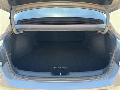 2022 Hyundai ELANTRA Hybrid Limited - Photo 15 - Norwalk, CA 90650-2241