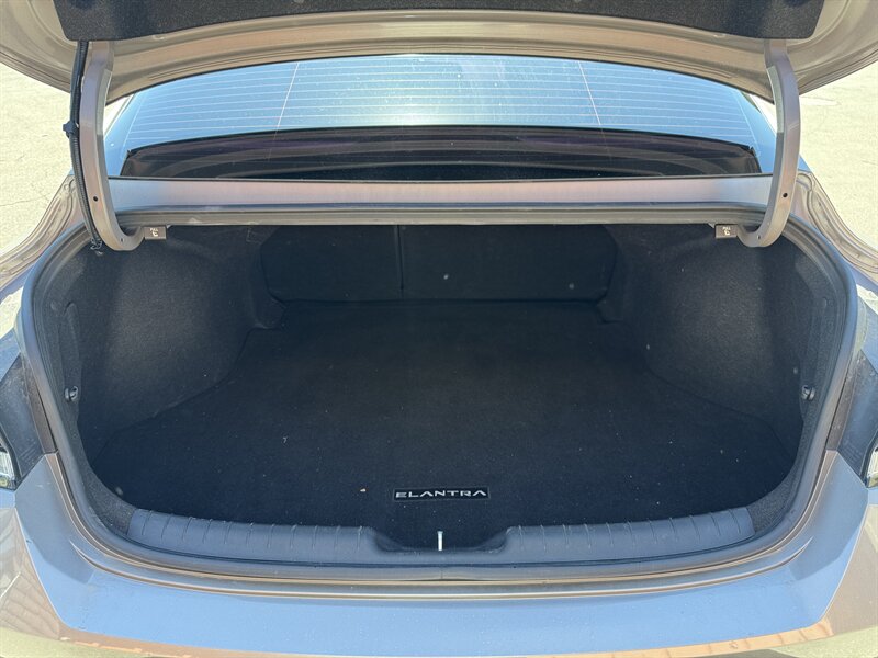 2022 Hyundai ELANTRA Hybrid Limited - Photo 15 - Norwalk, CA 90650-2241