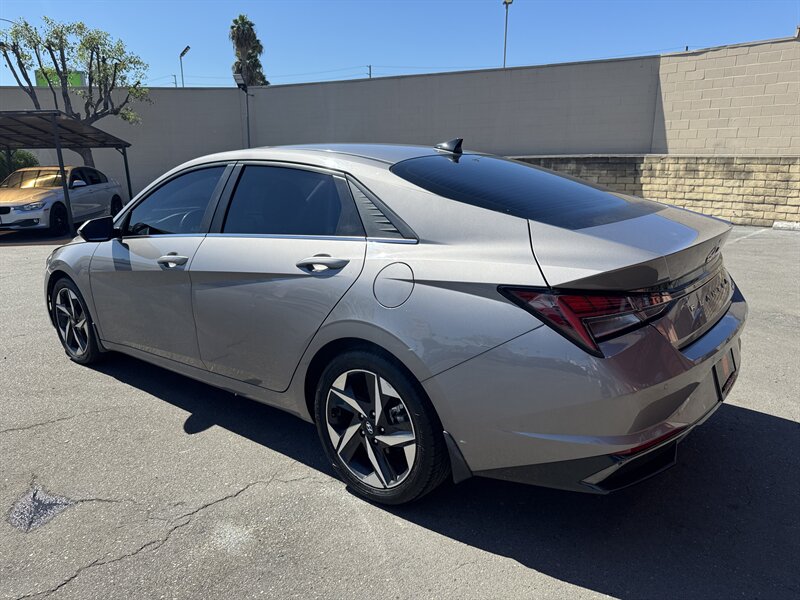 2022 Hyundai ELANTRA Hybrid Limited - Photo 10 - Norwalk, CA 90650-2241