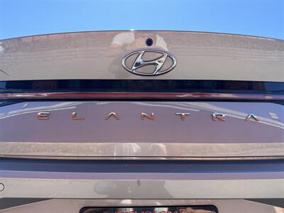 2022 Hyundai ELANTRA Hybrid Limited - Photo 13 - Norwalk, CA 90650-2241