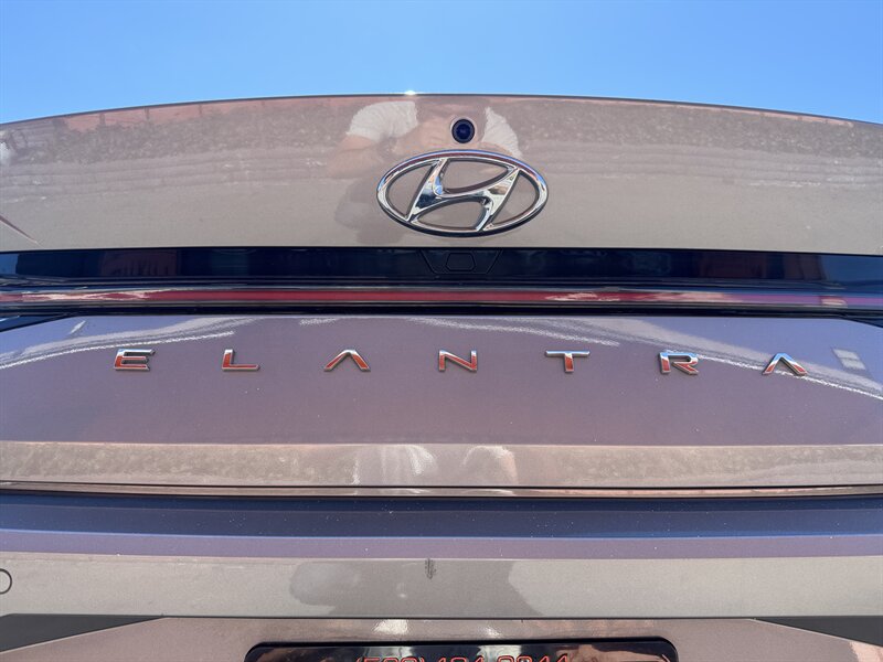 2022 Hyundai ELANTRA Hybrid Limited - Photo 13 - Norwalk, CA 90650-2241