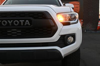 2017 Toyota Tacoma SR5 V6   - Photo 6 - Norwalk, CA 90650-2241