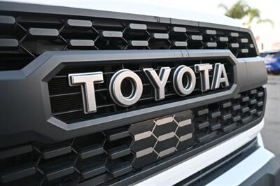 2017 Toyota Tacoma SR5 V6   - Photo 64 - Norwalk, CA 90650-2241