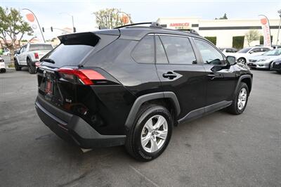 2020 Toyota RAV4 XLE - Photo 12 - Norwalk, CA 90650-2241