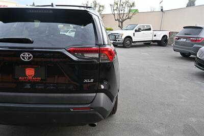 2020 Toyota RAV4 XLE - Photo 11 - Norwalk, CA 90650-2241