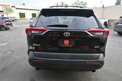 2020 Toyota RAV4 XLE - Photo 10 - Norwalk, CA 90650-2241