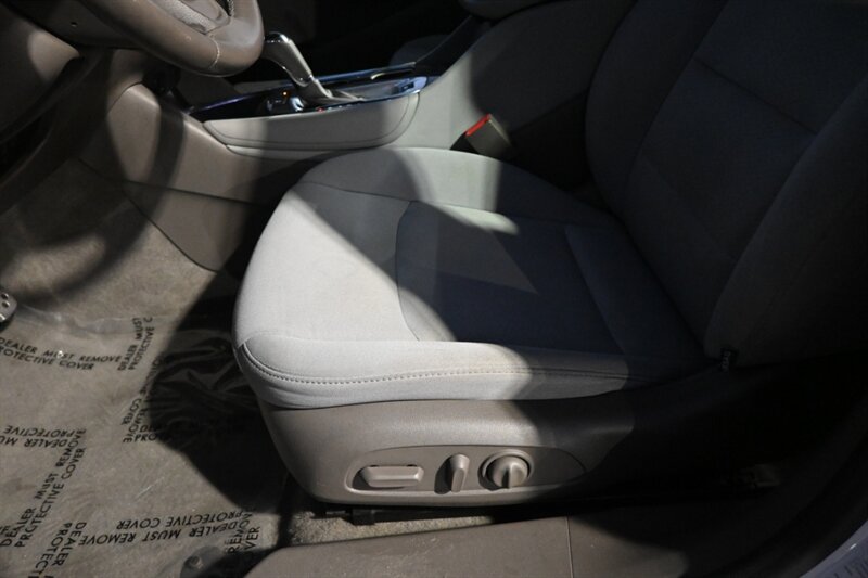 2016 Chevrolet Malibu Hybrid photo 24