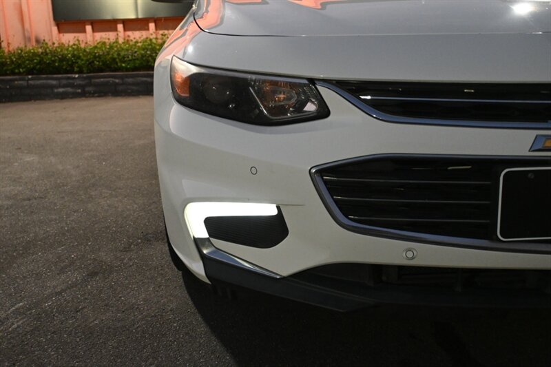 2016 Chevrolet Malibu Hybrid photo 3