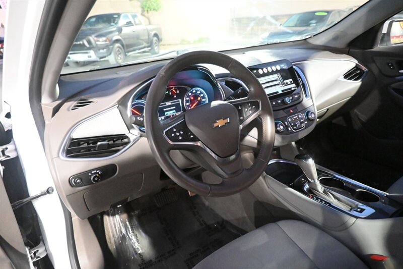 2016 Chevrolet Malibu Hybrid photo 25