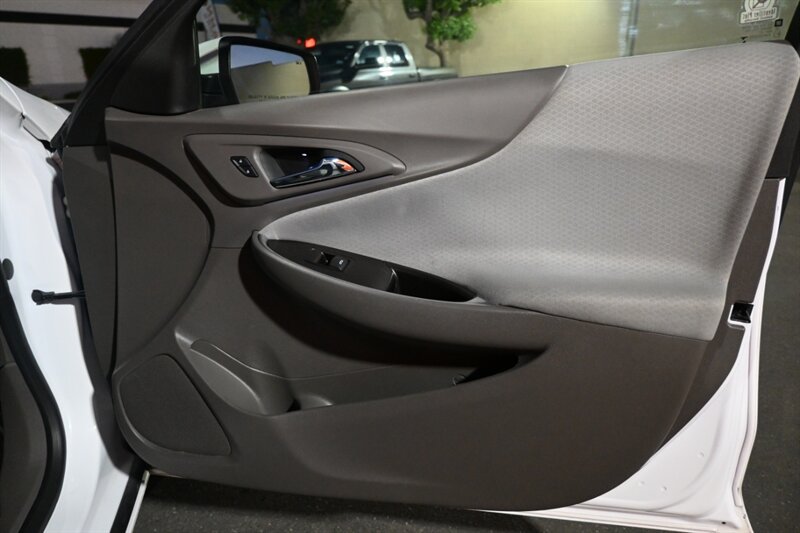 2016 Chevrolet Malibu Hybrid photo 44