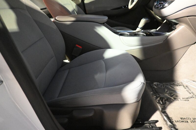 2016 Chevrolet Malibu Hybrid photo 50