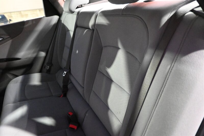 2016 Chevrolet Malibu Hybrid photo 35