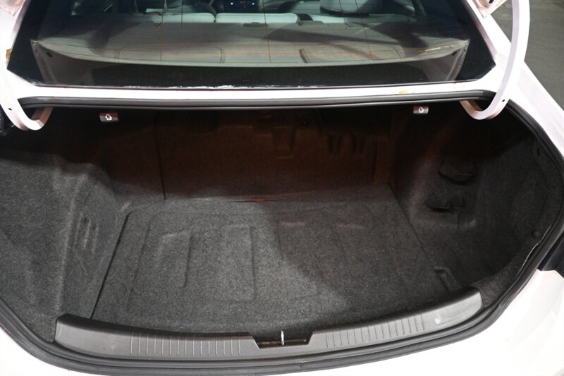 2016 Chevrolet Malibu Hybrid photo 38