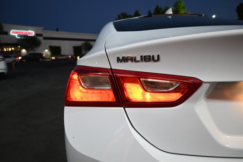 2016 Chevrolet Malibu Hybrid photo 9