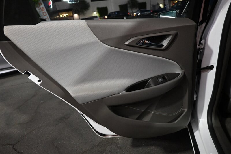 2016 Chevrolet Malibu Hybrid photo 32