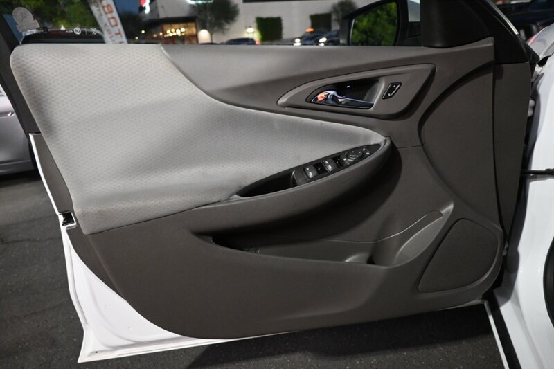 2016 Chevrolet Malibu Hybrid photo 18