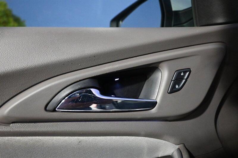 2016 Chevrolet Malibu Hybrid photo 19
