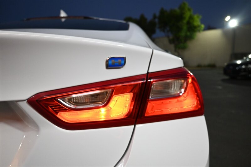 2016 Chevrolet Malibu Hybrid photo 11