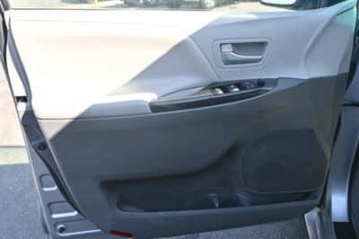 2015 Toyota Sienna LE 8-Passenger   - Photo 17 - Norwalk, CA 90650-2241