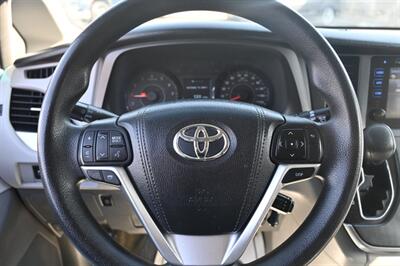 2015 Toyota Sienna LE 8-Passenger   - Photo 26 - Norwalk, CA 90650-2241