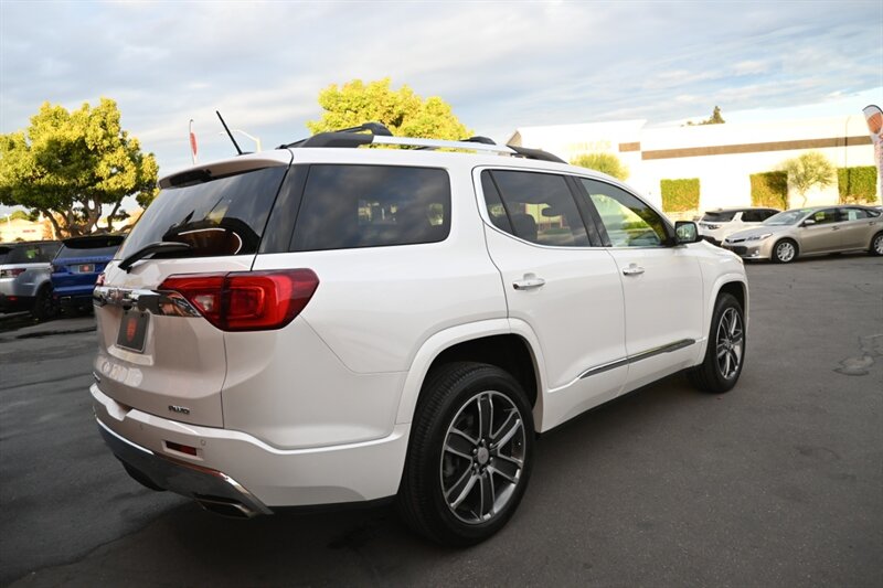 2017 Gmc Acadia Denali photo 9