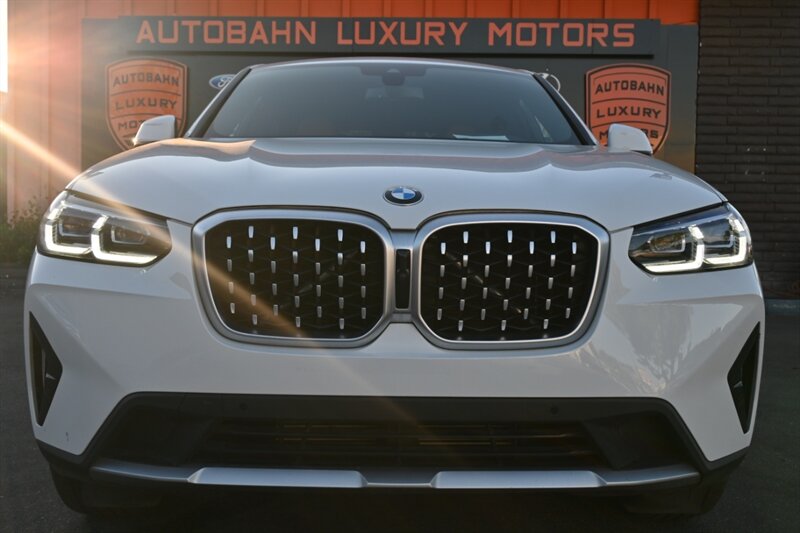 2023 BMW X4 xDrive30i  