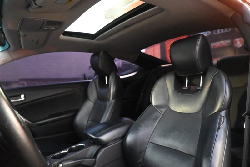 2012 Hyundai Genesis Coupe 3.8 Grand Touring photo 24