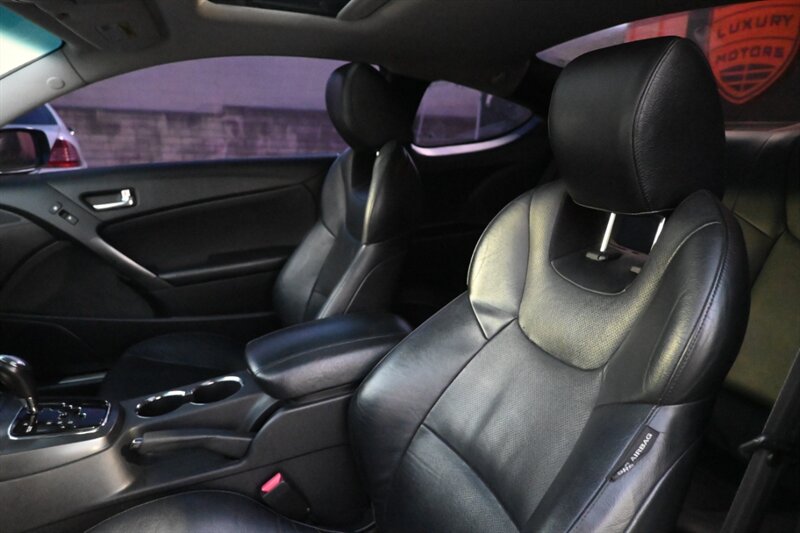 2012 Hyundai Genesis Coupe 3.8 Grand Touring photo 21