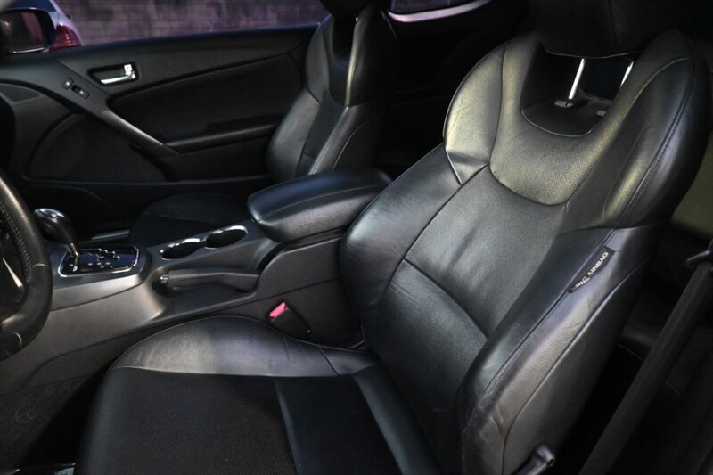 2012 Hyundai Genesis Coupe 3.8 Grand Touring photo 22