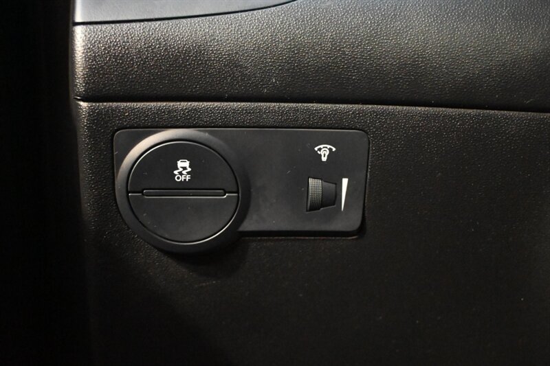 2012 Hyundai Genesis Coupe 3.8 Grand Touring photo 32