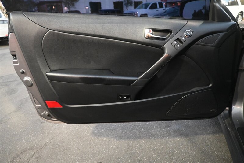 2012 Hyundai Genesis Coupe 3.8 Grand Touring photo 17