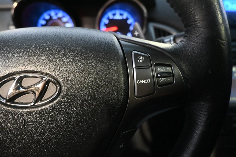 2012 Hyundai Genesis Coupe 3.8 Grand Touring photo 31
