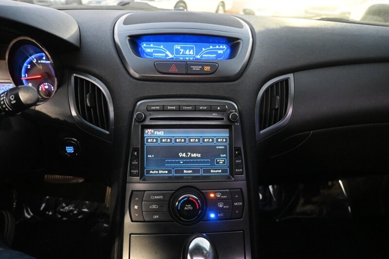 2012 Hyundai Genesis Coupe 3.8 Grand Touring photo 33