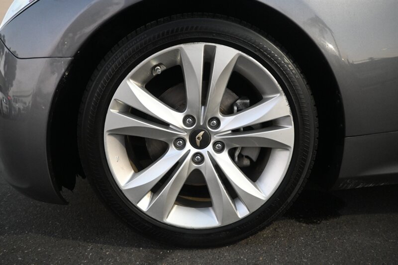 2012 Hyundai Genesis Coupe 3.8 Grand Touring photo 15